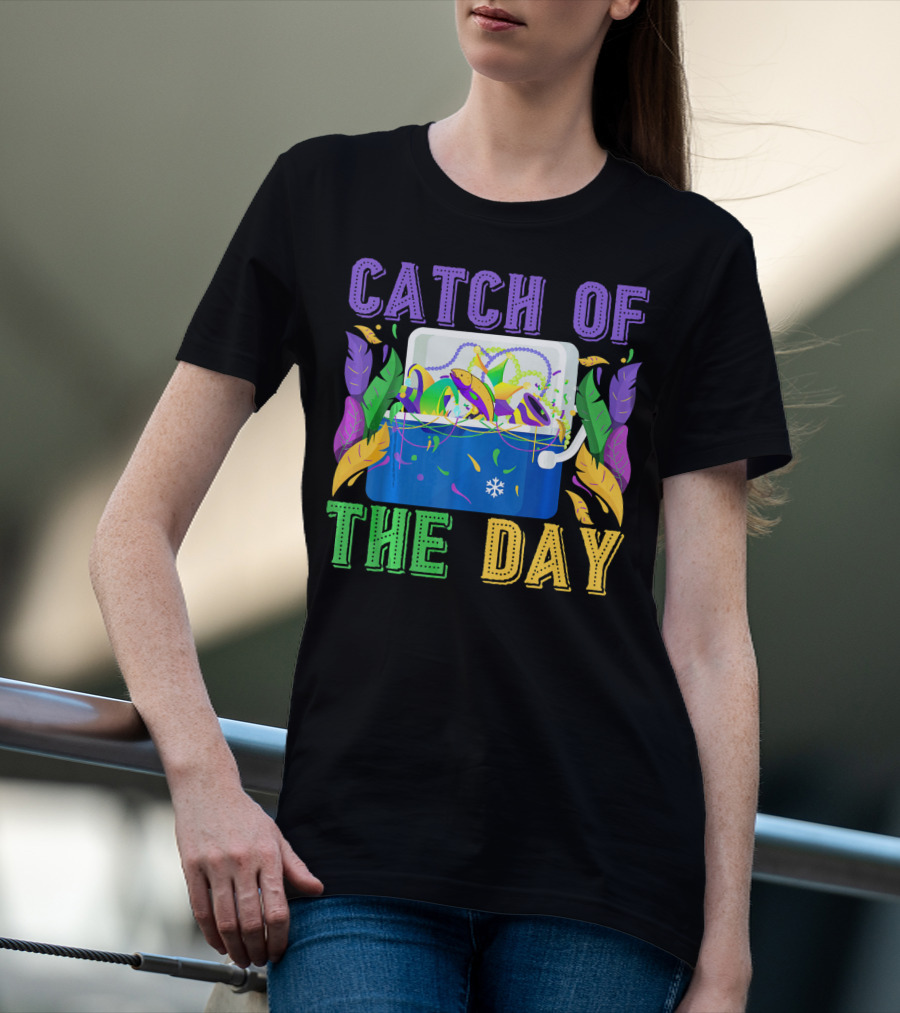 Catch Of The Day Funny Mardi Gras Beads Masks Crawfish T-Shirt