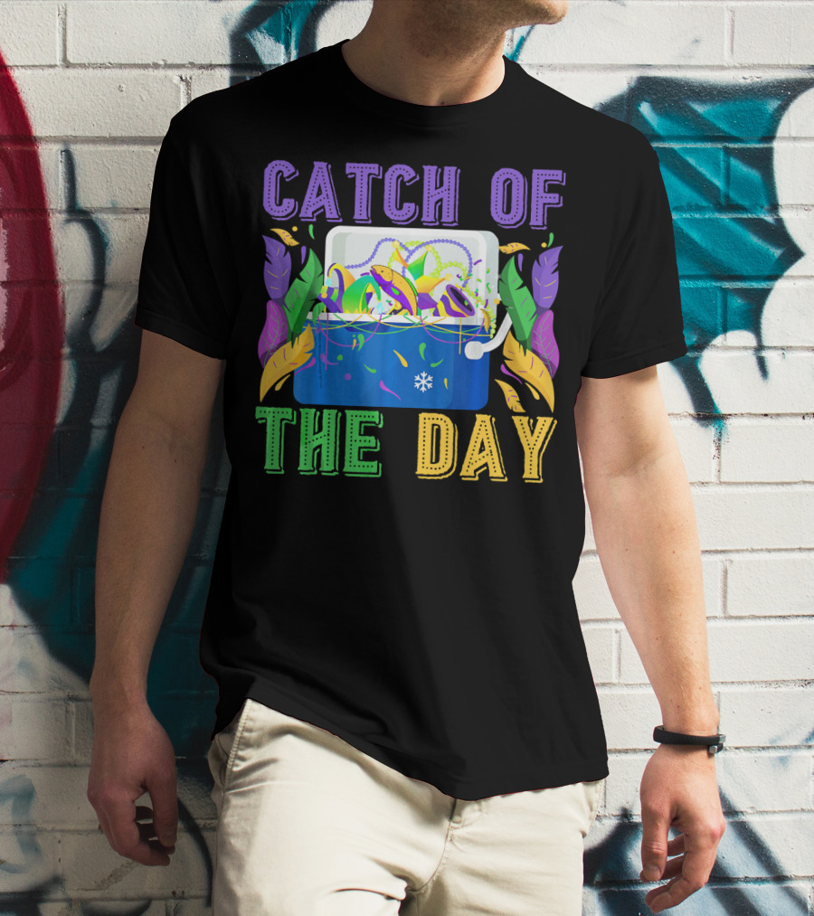 Catch Of The Day Funny Mardi Gras Beads Masks Crawfish T-Shirt