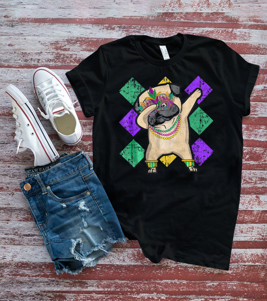 Funny Pug Dabbing Wearing Mardi Gras Beads And Mask With Colorful Diamond T-Shirt