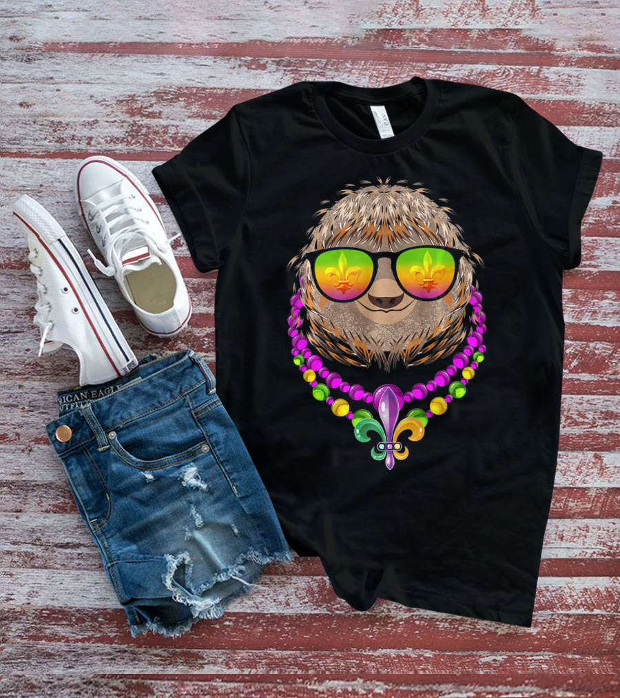 Sloth Wearing Sunglasses With Fleur De Lis And Mardi Gras Beads T-Shirt