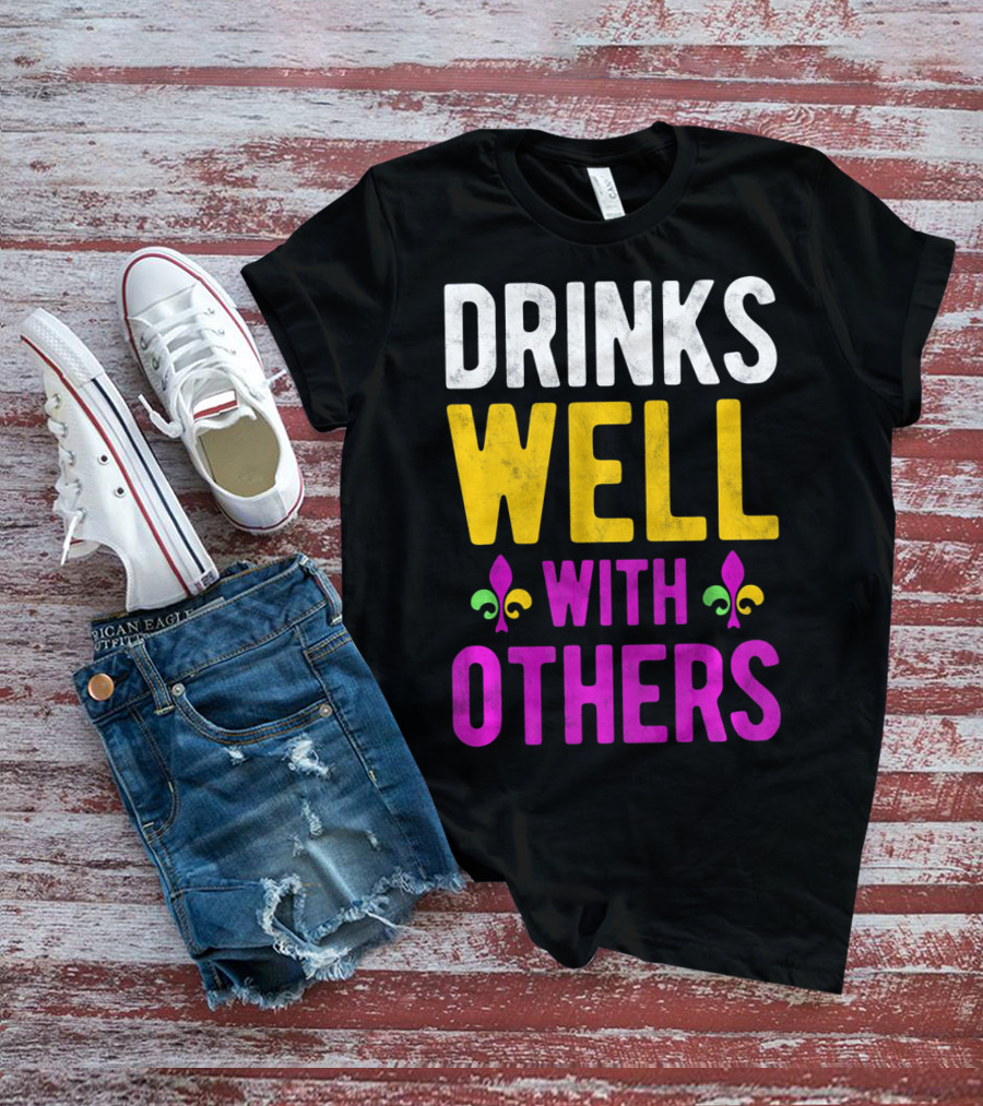 Drinks Well With Others Mardi Gras Fleur-de-Lis Symbols T-Shirt