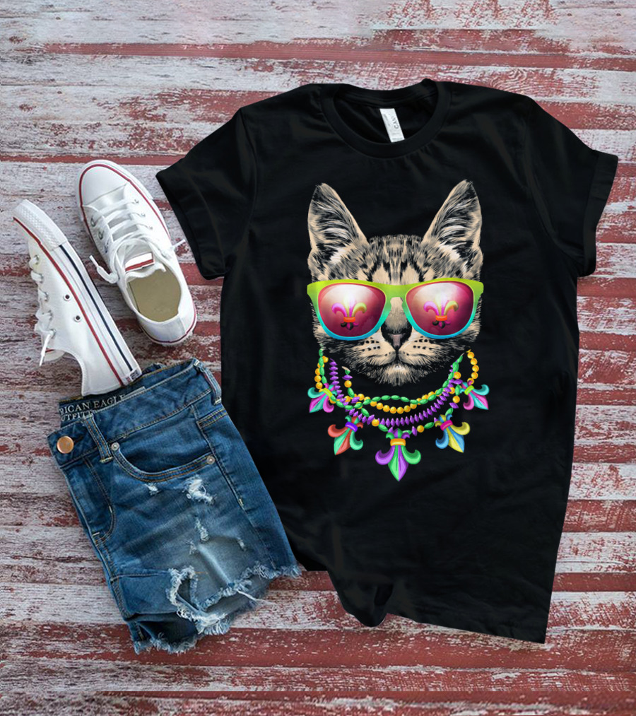 Mardi Gras New Orleans Cat Wearing Funny Fleur-de-Lis Beads And Mask T-Shirt