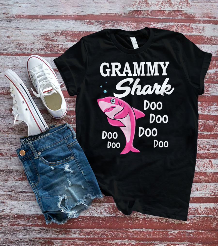 Grammy Shark Doo Doo Doo Grandma Hall T-Shirt