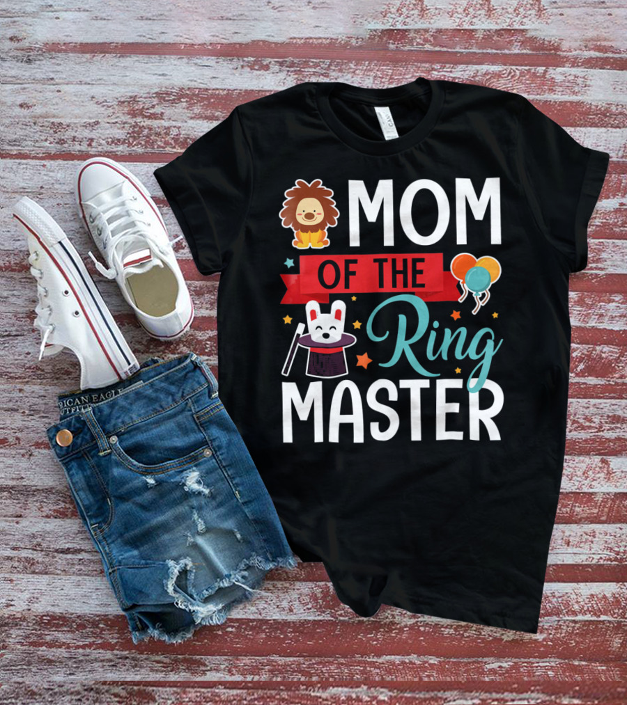 MOM OF THE RINGMASTER CIRCUS LION BALLOONS BUNNY WITH MAGIC HAT T-Shirt