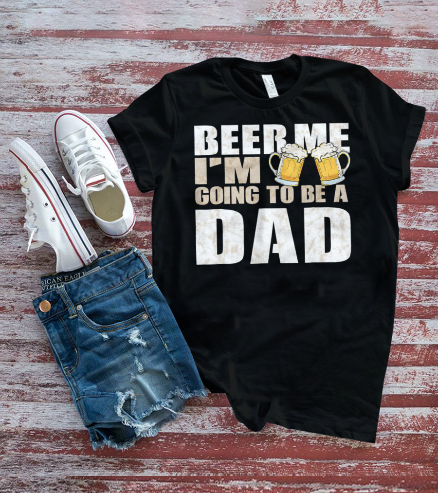 Beer Me I'm Going To Be A Dad With Vintage Style Beer Mugs T-Shirt