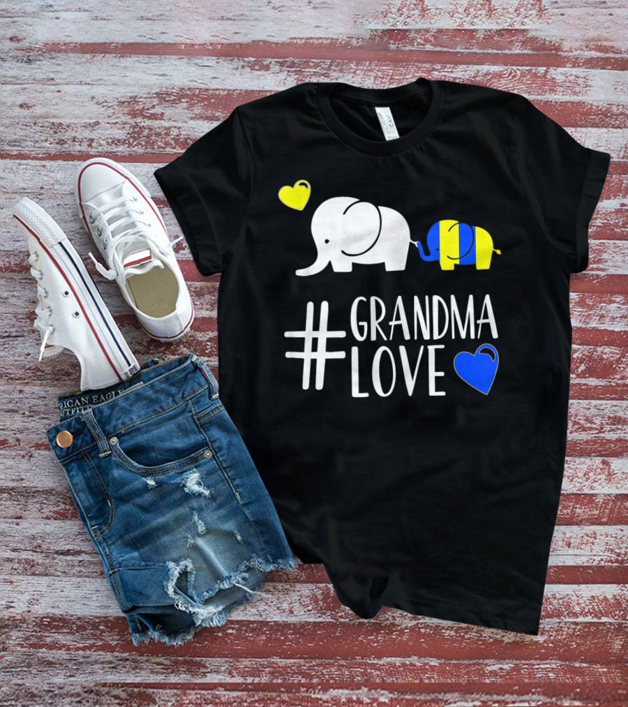 Grandma Love Autism Awareness Cute Elephants Hearts T-Shirt