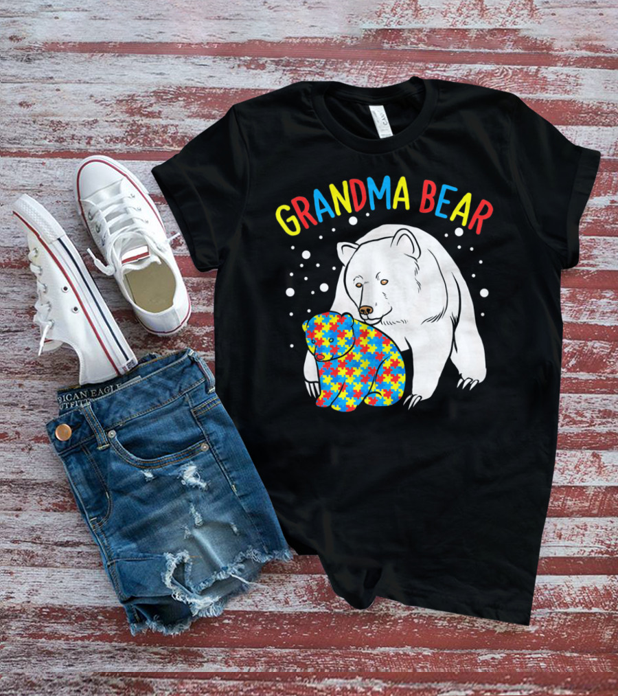Grandma Bear Autism Puzzle Pattern Hugging Cubs T-Shirt