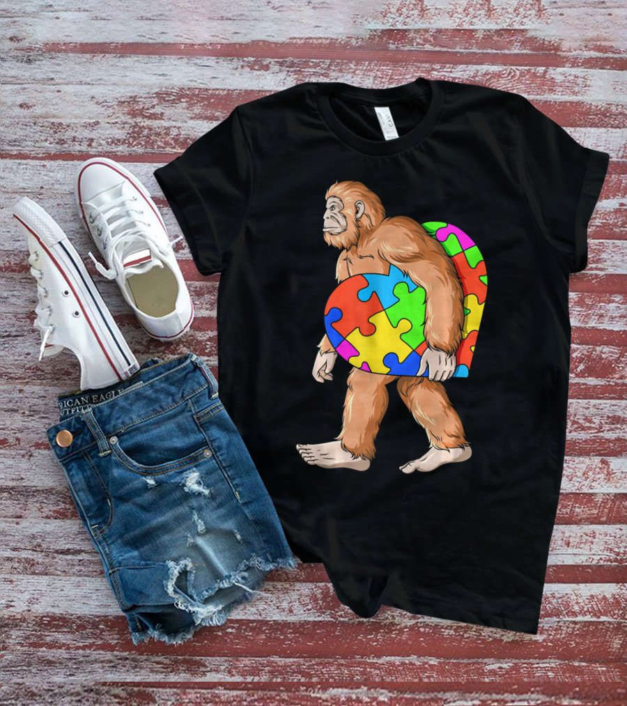 Bigfoot Holding Heart-Shaped Autism Awareness Puzzle T-Shirt