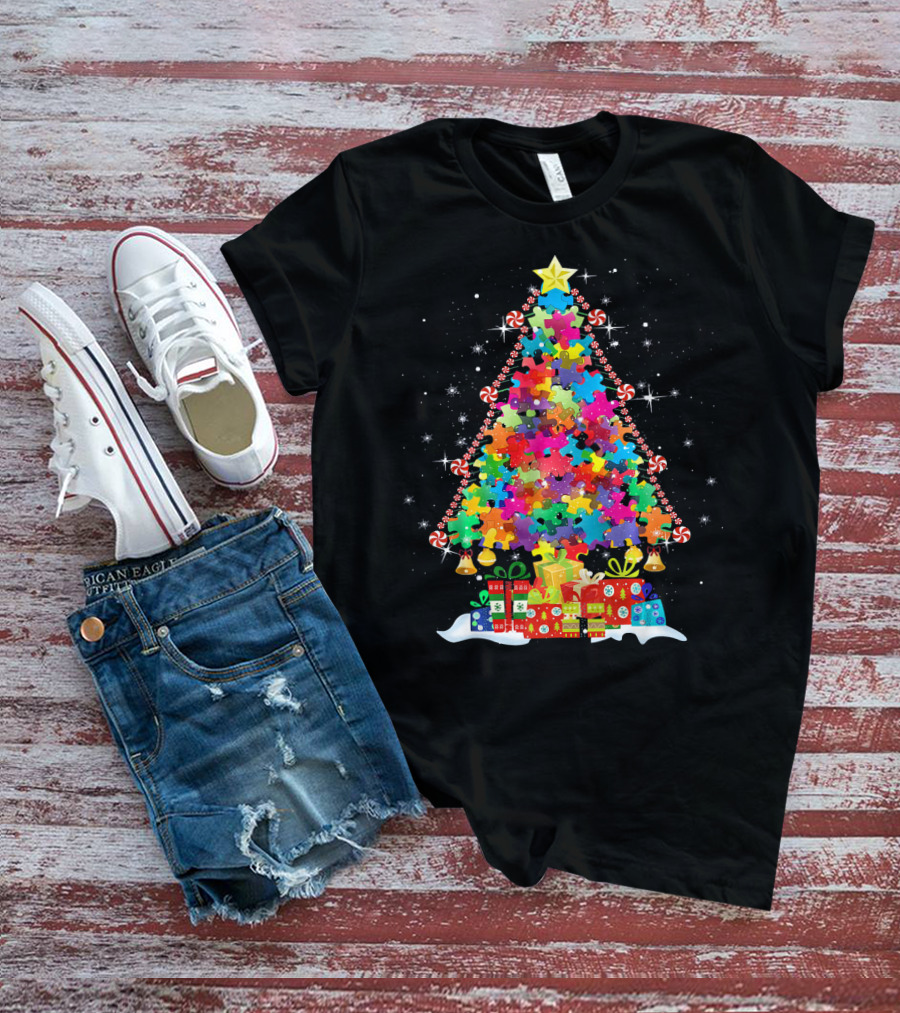 Autism Awareness Puzzle Pieces Christmas Tree With Star And Presents T-Shirt