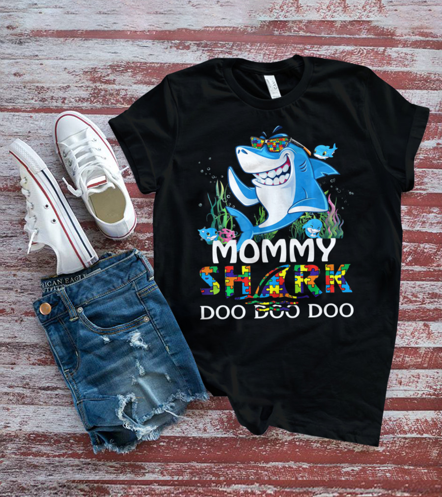 Mommy Shark Doo Doo Doo Autism Awareness Puzzle Pieces T-Shirt