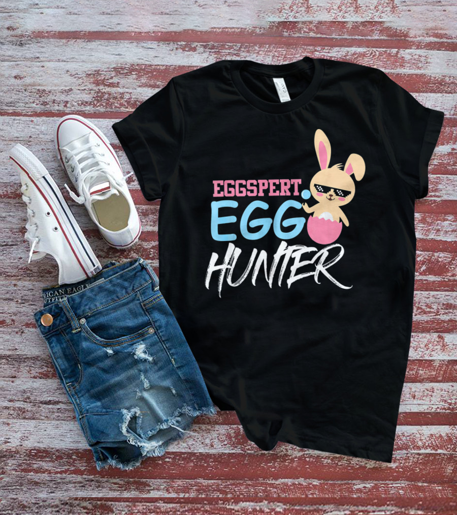 Eggspert Egg Hunter Bunny Sunglasses Easter Fun T-Shirt