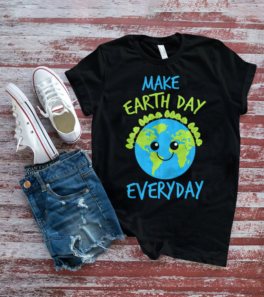 MAKE EARTH DAY EVERYDAY Cute Smiling Earth Cartoon With Green Tree Garland T-Shirt