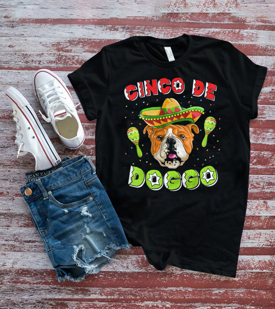 Cinco De Mayo Doggo English Bulldog Sombrero Maracas T-Shirt