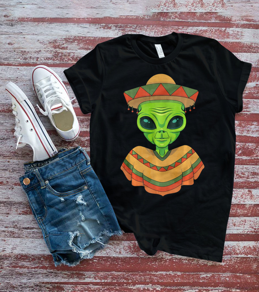 Cinco De Mayo Green Alien Wearing Sombrero And Poncho T-Shirt
