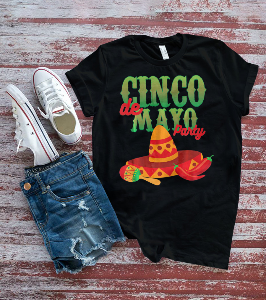 Cinco De Mayo Party Sombrero Maracas Peppers T-Shirt