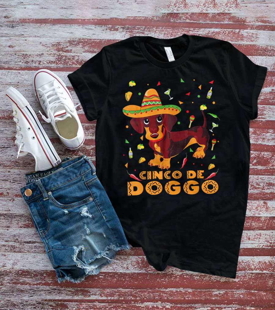 Cinco De Doggo Dachshund Sombrero Chili Peppers Margarita Fiesta Theme Mexican Cinco T-Shirt