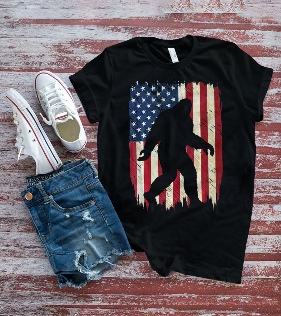 Bigfoot Sasquatch Silhouette Over American Flag USA T-Shirt