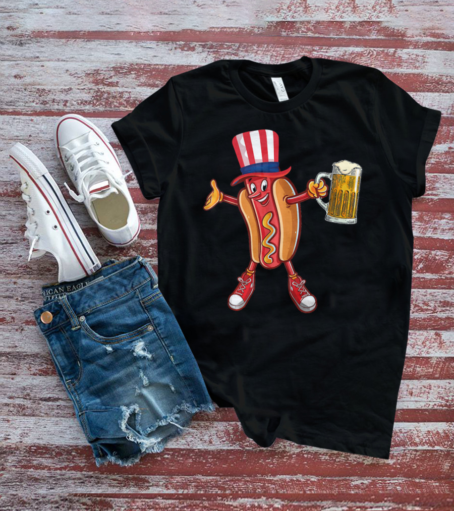 Funny Hot Dog Wearing US Flag Hat Holding Beer Mug T-Shirt