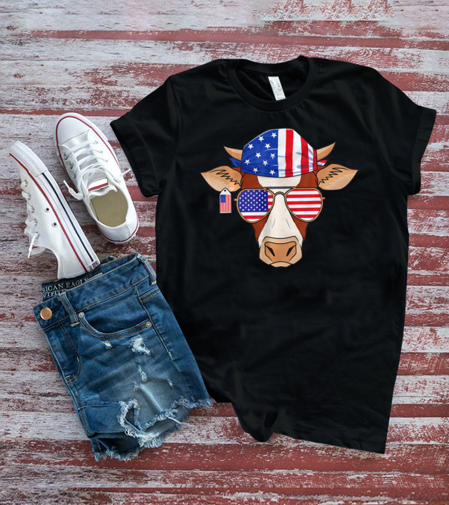 Cow Wearing American Flag Bandana And Sunglasses Fourth Of July Patriotic American T-Shirt