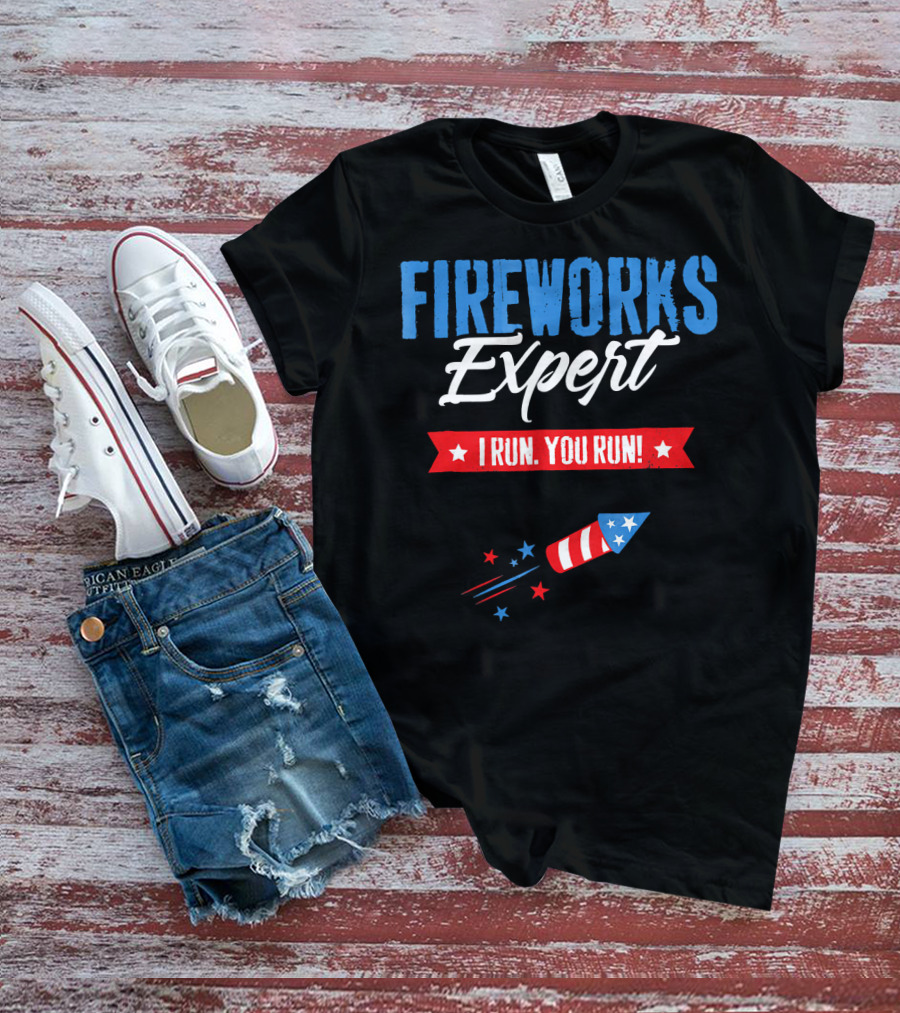 FIREWORKS EXPERT I RUN YOU RUN Rocket Stars Stripes Patriotic Humor T-Shirt