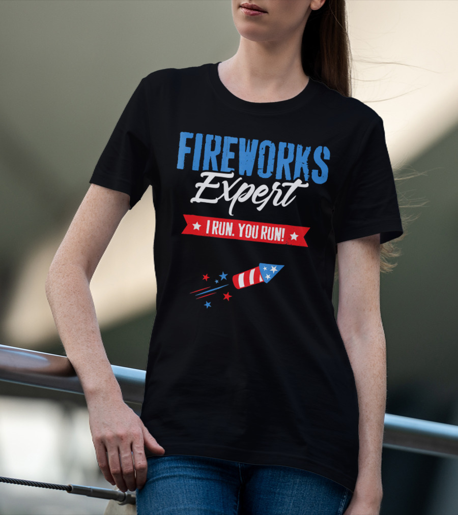 FIREWORKS EXPERT I RUN YOU RUN Rocket Stars Stripes Patriotic Humor T-Shirt