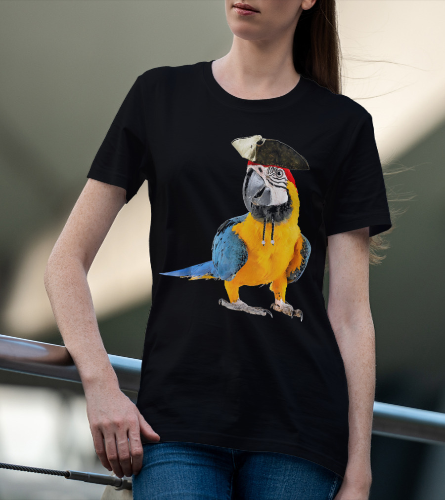 Parrot Of The Caribbean Bird Pirate Hall Macaw With Tricorn Hat T-Shirt