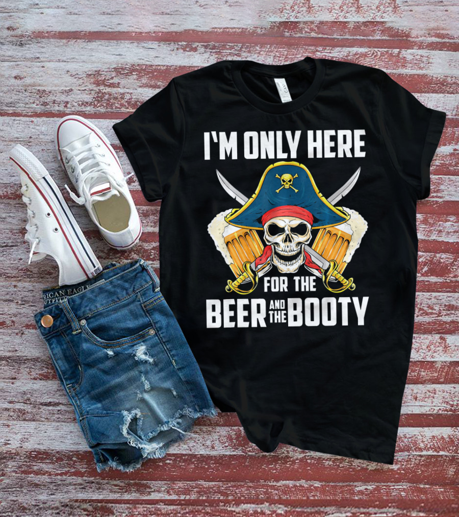 I'm Only Here For The Beer And The Booty Pirate Skull With Swords And Mug T-Shirt