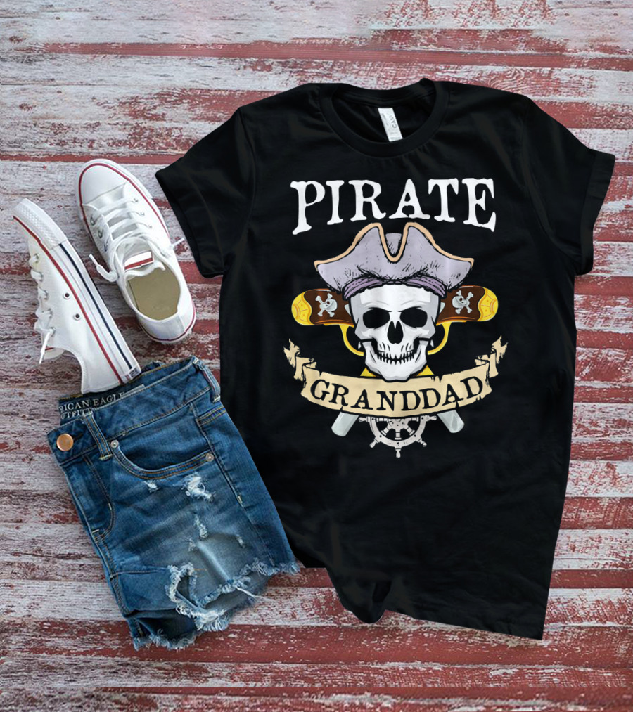 Pirate Granddad Skull With Hat And Crossed Swords Halloween Family Matching T-Shirt