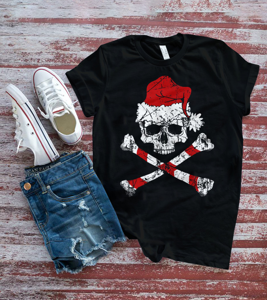 Pirate Christmas Skull With Santa Hat And Candy Cane Crossbones T-Shirt
