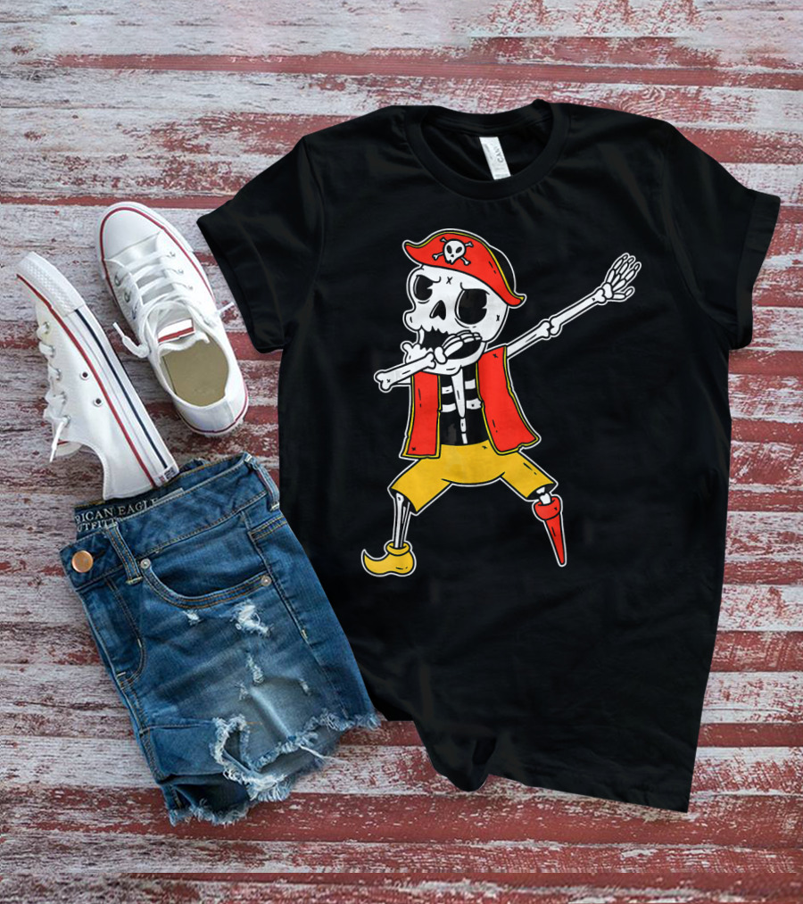 Dabbing Skeleton Pirate Skull And Crossbones Hat T-Shirt