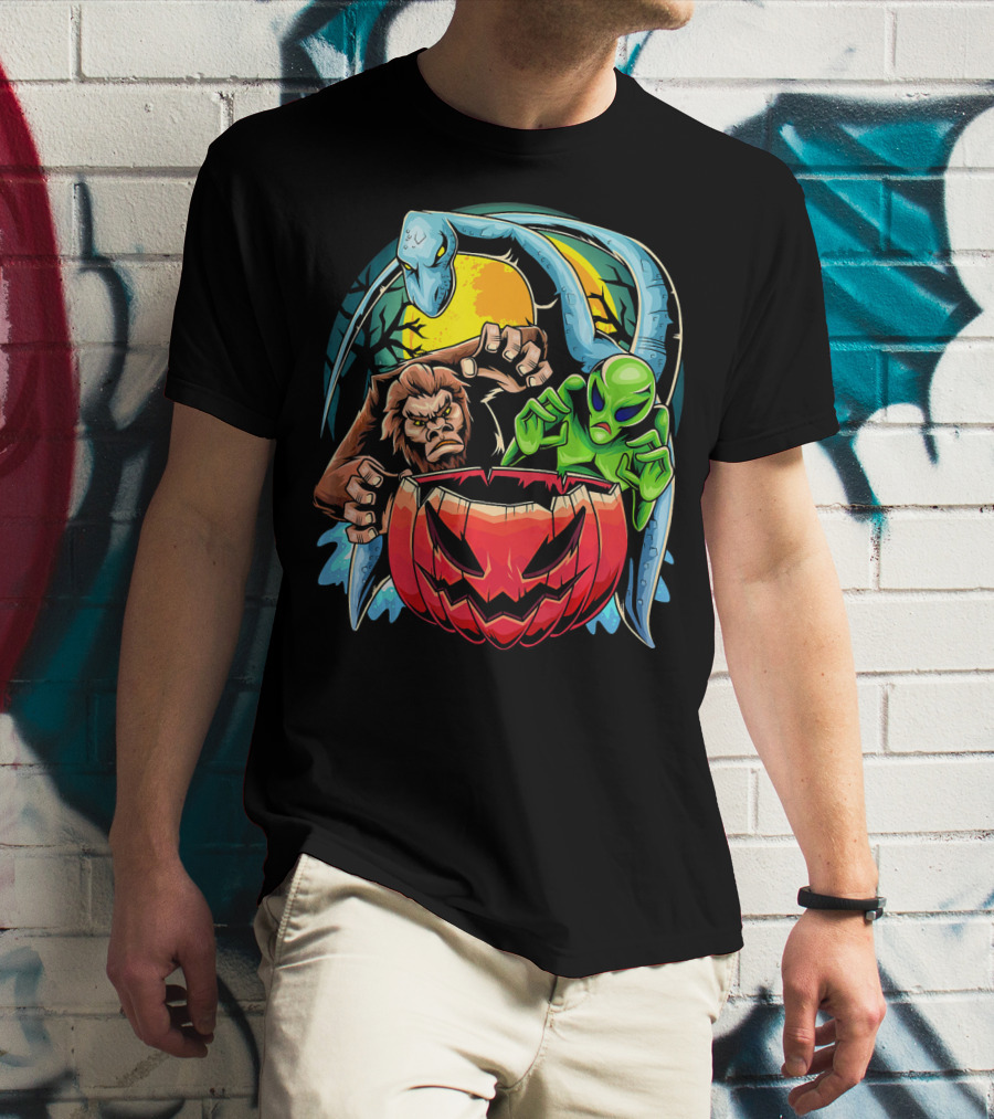 Bigfoot The Loch Ness Monster Alien With Pumpkin Halloween Scene T-Shirt