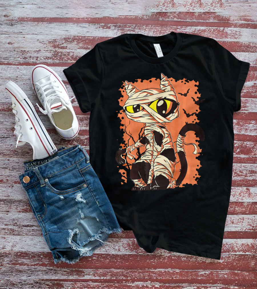 Mummy Cat With Yellow Eyes And Halloween Bats T-Shirt