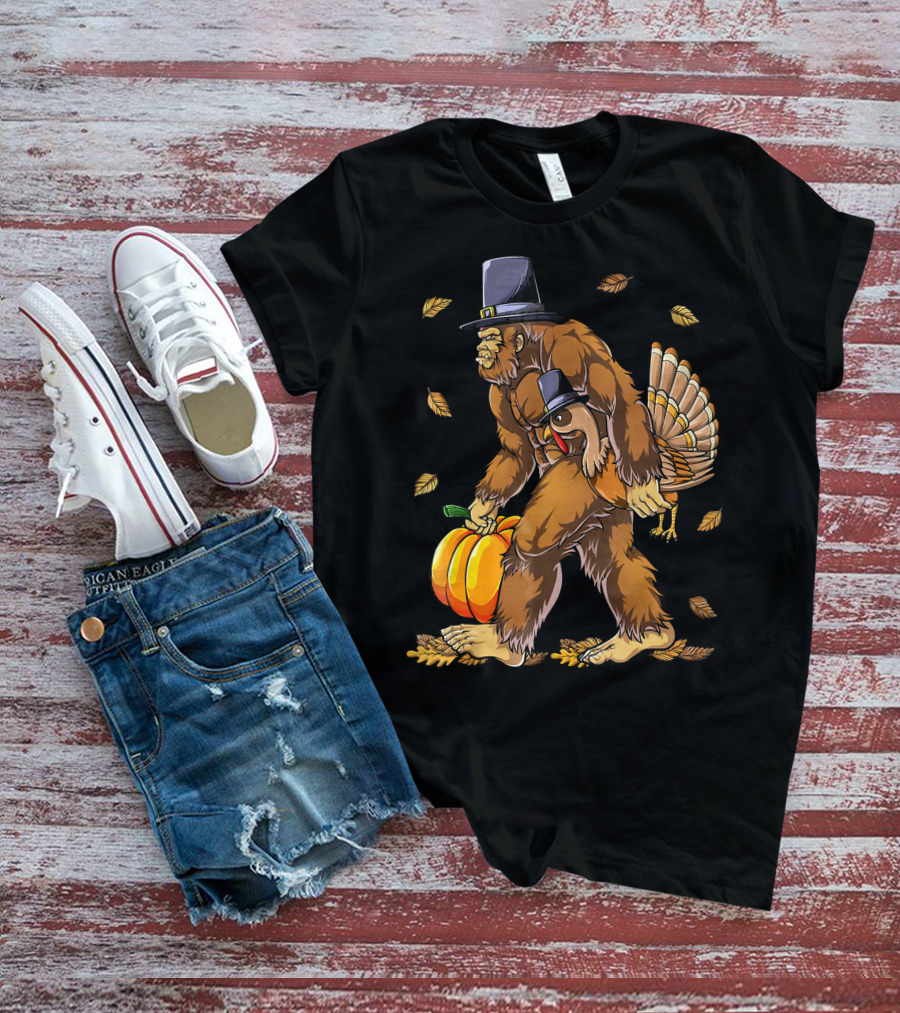Thanksgiving Bigfoot Pilgrim Turkey Pumpkin Autumn Leaves T-Shirt