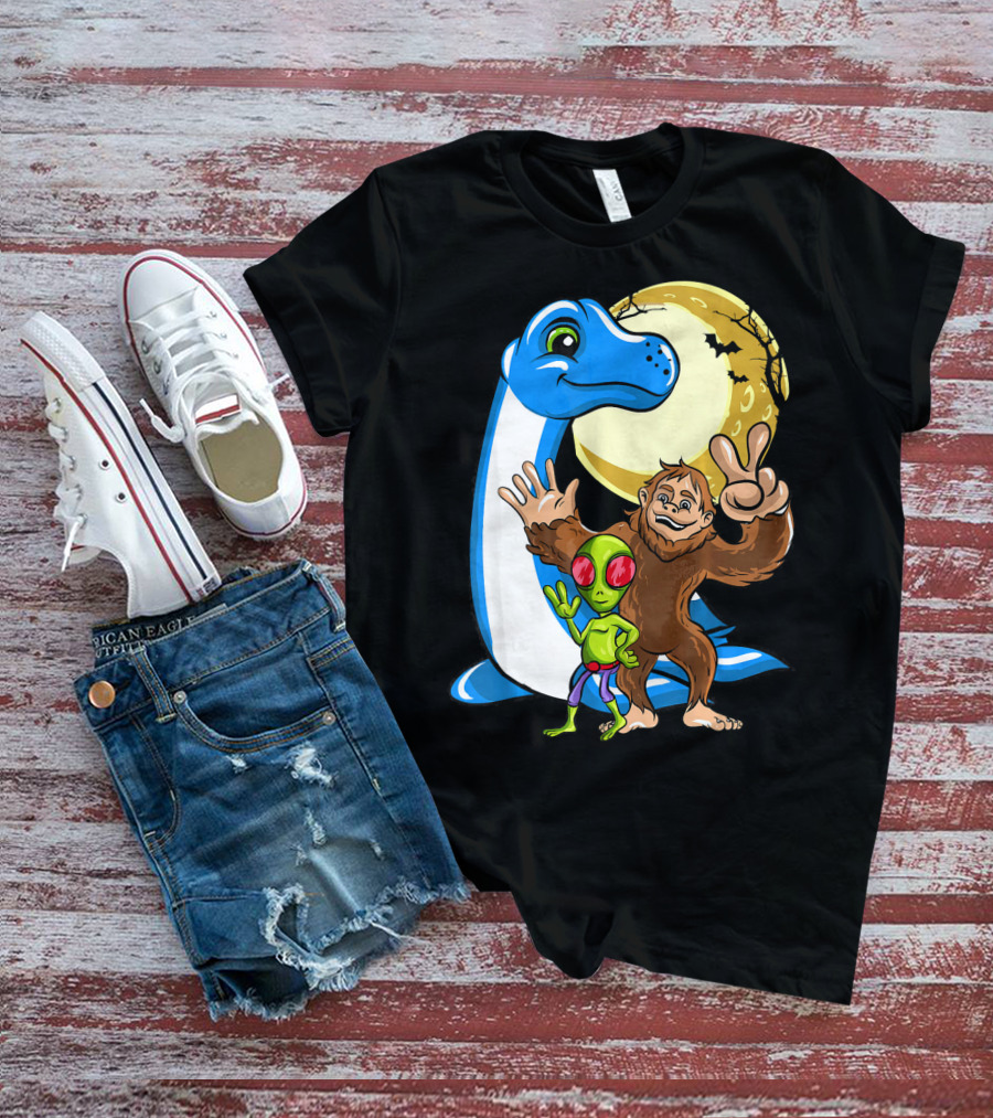 Bigfoot Sasquatch Loch Ness Monster Ness Alien Moon Scene T-Shirt