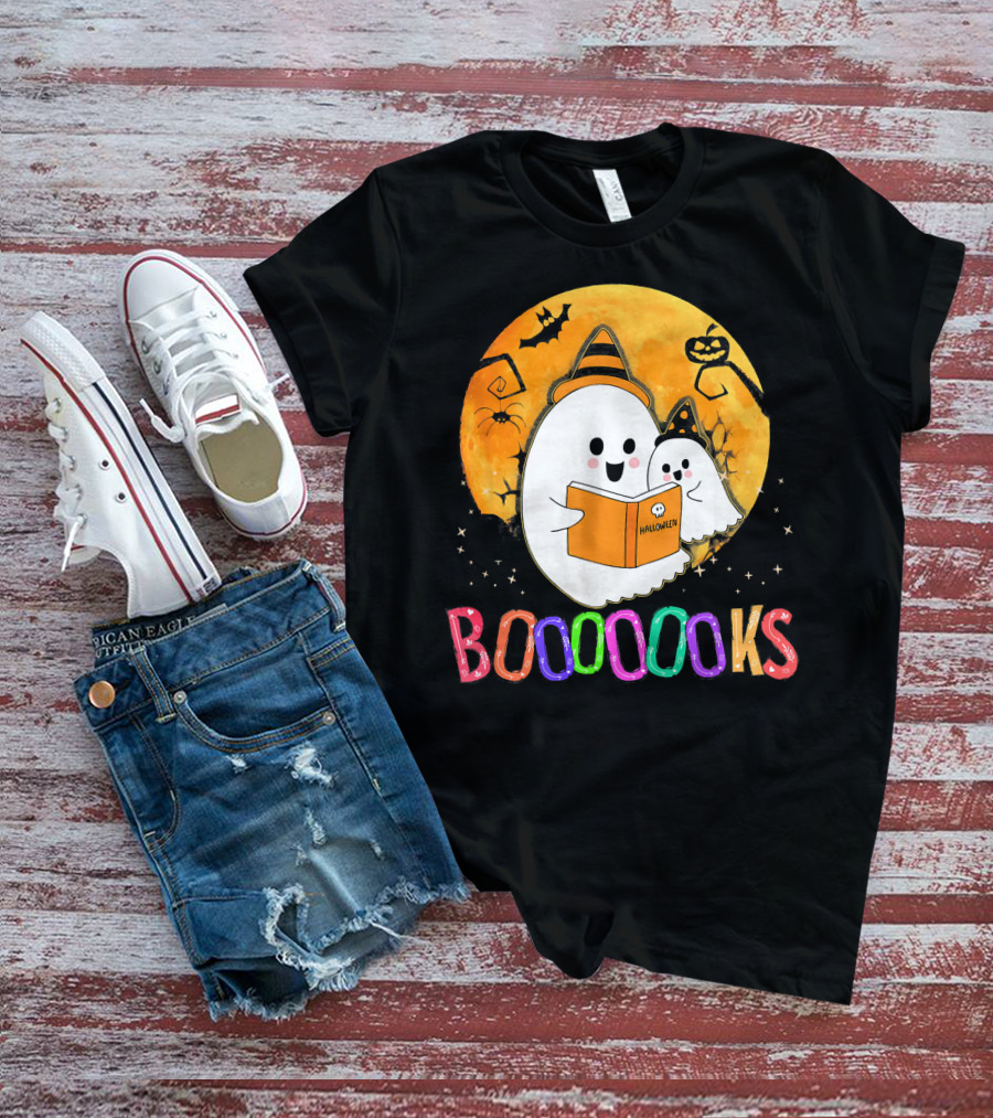 BOOOOOOKS Halloween Ghost Reading Under Full Moon T-Shirt
