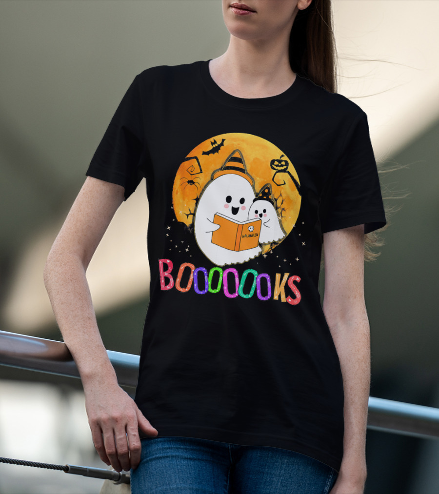 BOOOOOOKS Halloween Ghost Reading Under Full Moon T-Shirt