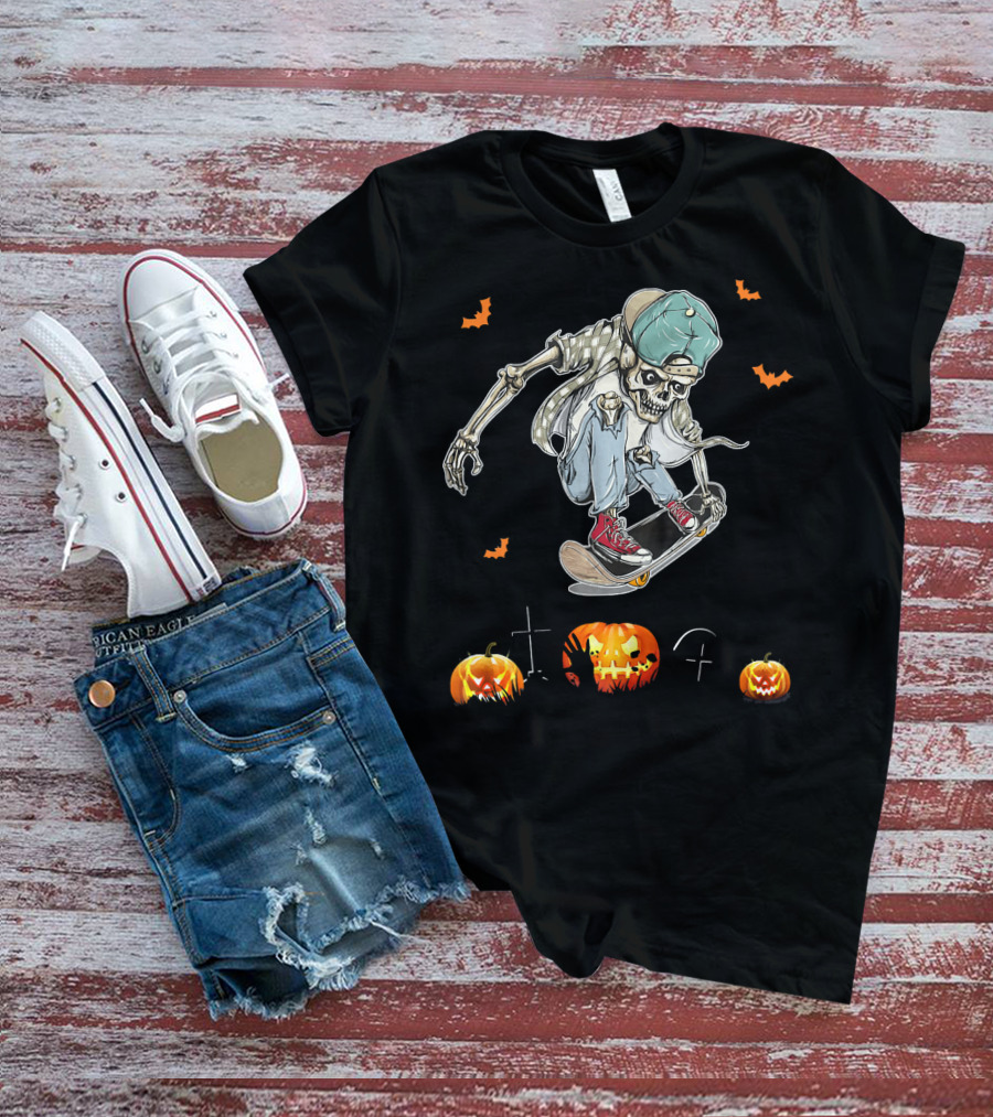 Zombie Skateboarding Teen Halloween Pumpkins And Bats T-Shirt