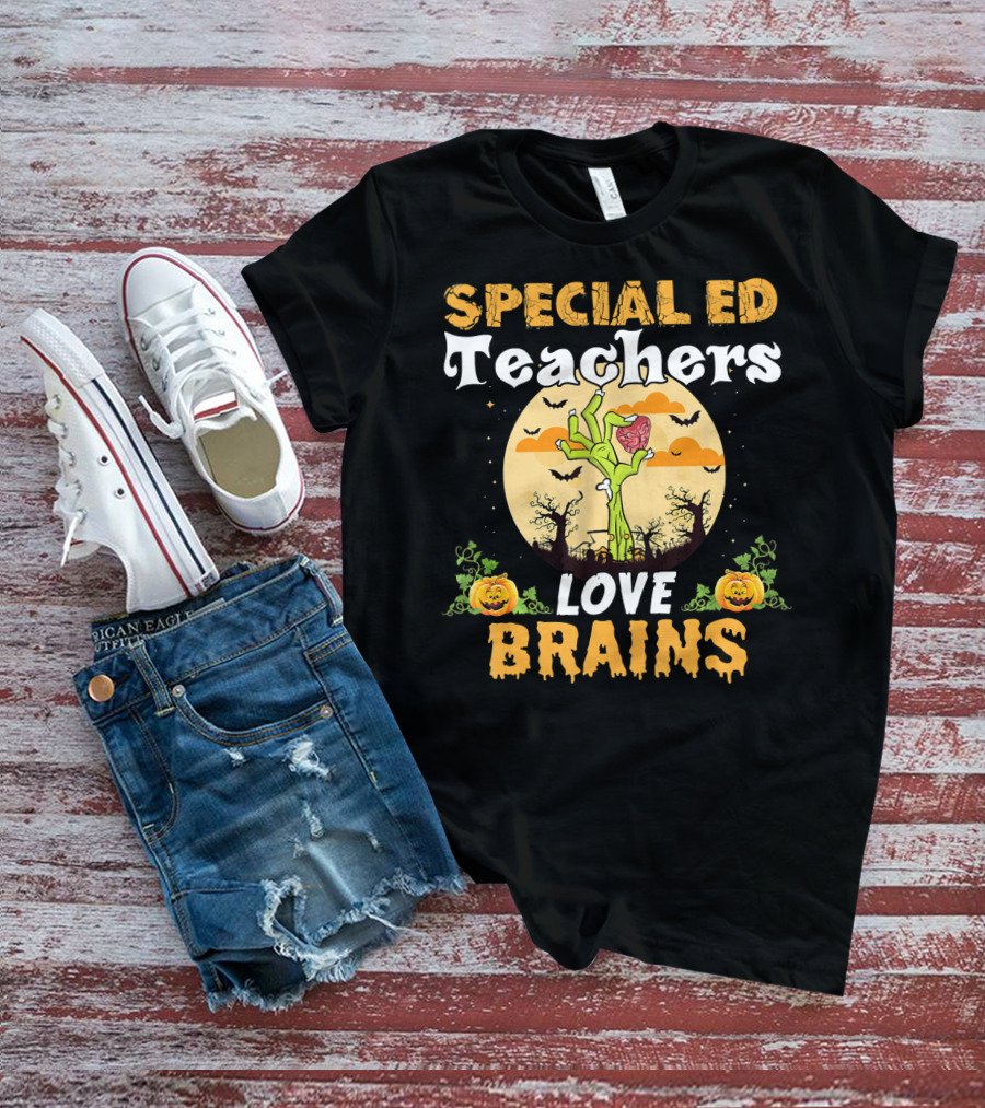 Special ED Teachers Love Brains Zombies Halloween Pumpkins Moon Bats T-Shirt