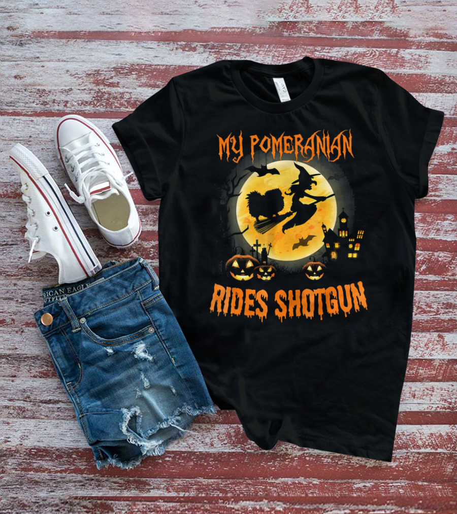 MY POMERANIAN RIDES SHOTGUN Halloween Witch Moon Pumpkins T-Shirt