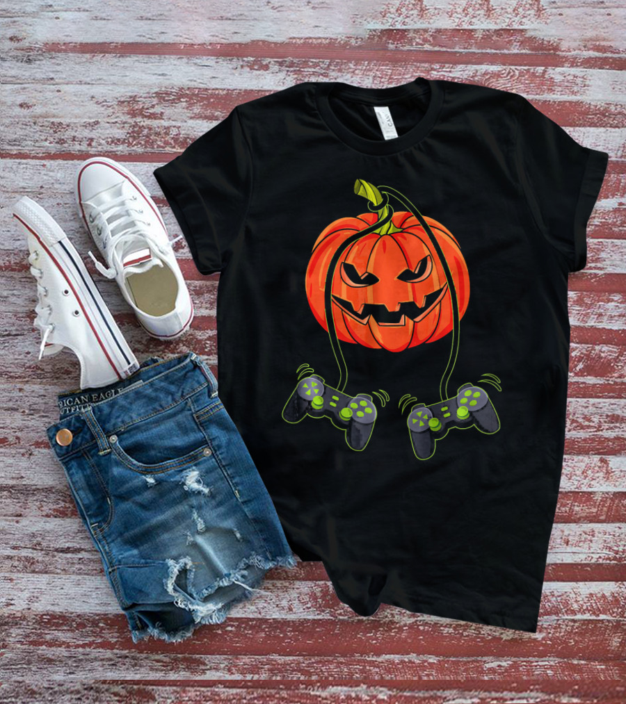 Jack O Lantern With Dual Video Game Controllers T-Shirt