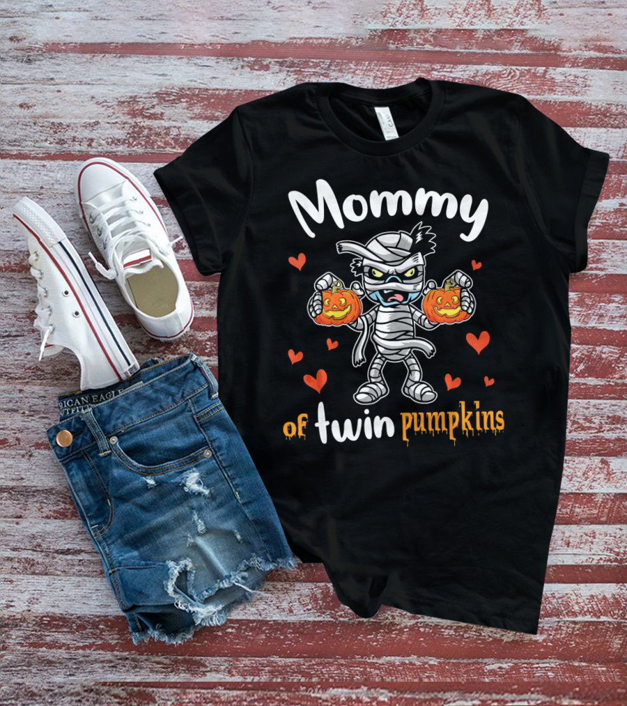 Mommy Of Twin Pumpkins Hearts Mummy T-Shirt