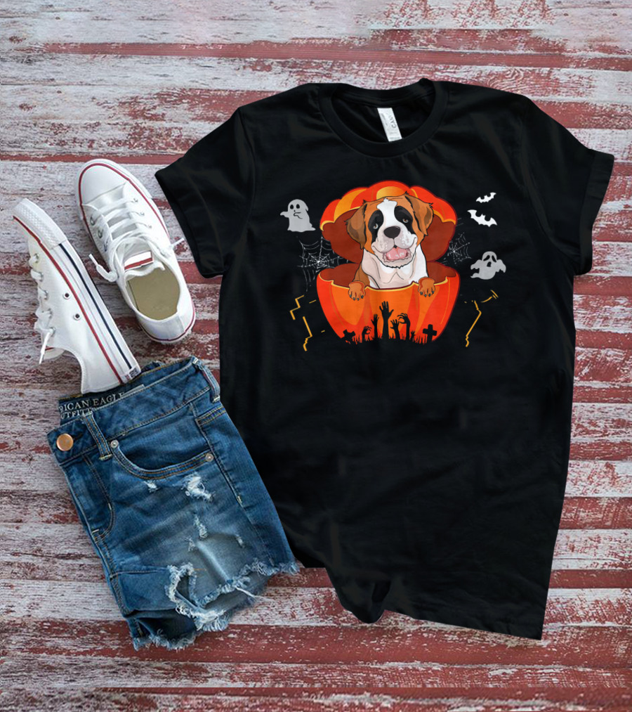 St Bernard Dog In Pumpkin With Ghosts And Bats For Halloween T-Shirt