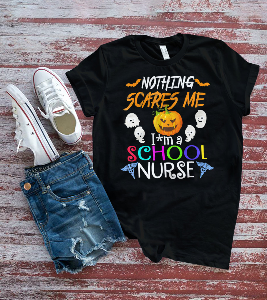 Nothing Scares Me I'm A School Nurse Halloween Pumpkin Ghosts T-Shirt