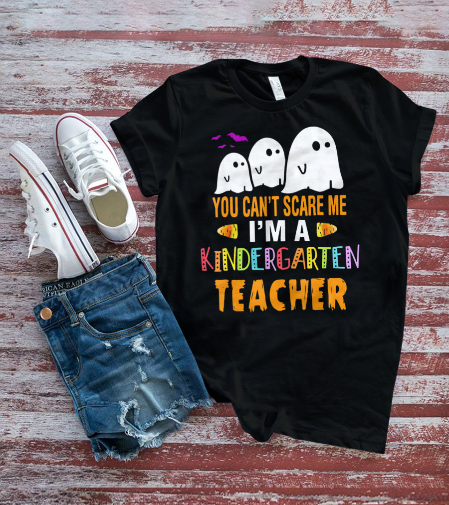 You Can't Scare Me I'm A Kindergarten Teacher Ghosts Halloween Bats T-Shirt