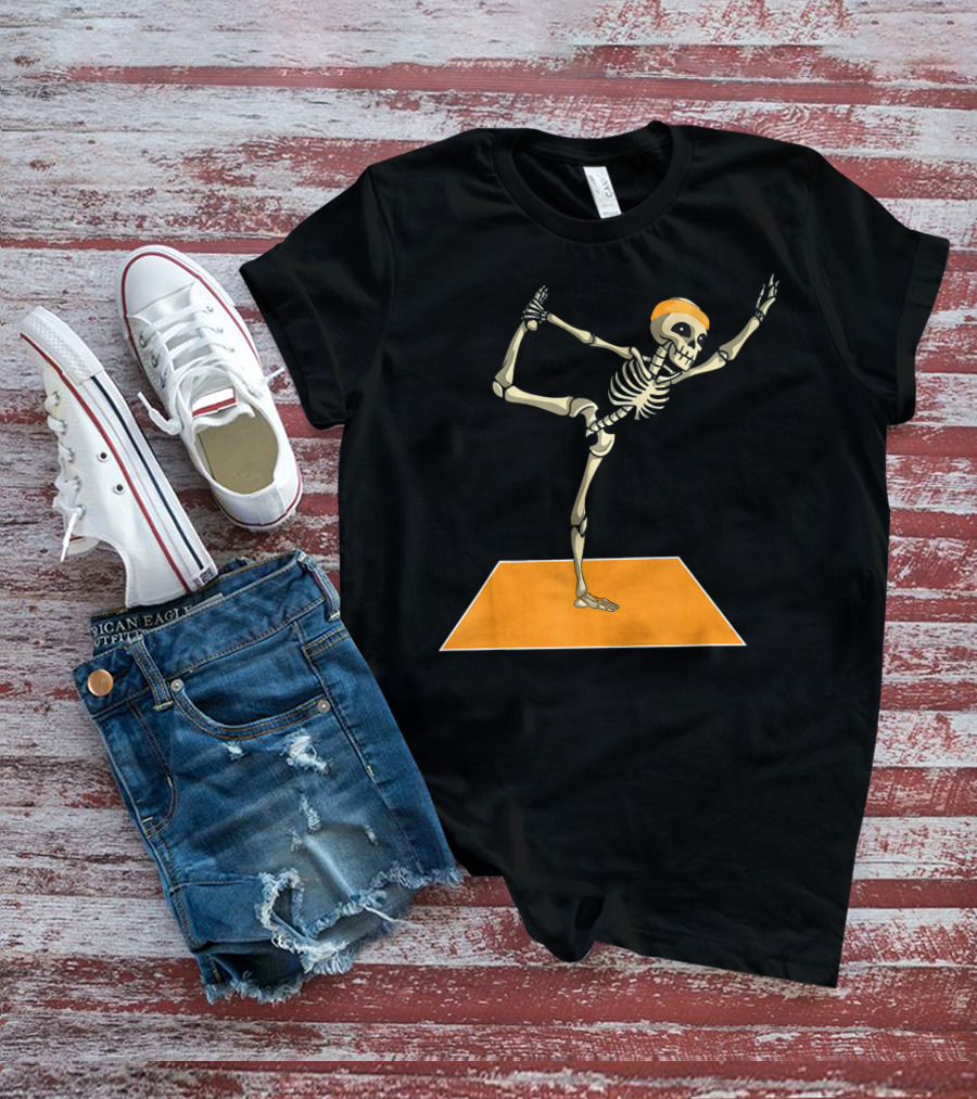 Halloween Skeleton Yoga Pose Spooky Funny Exercise T-Shirt