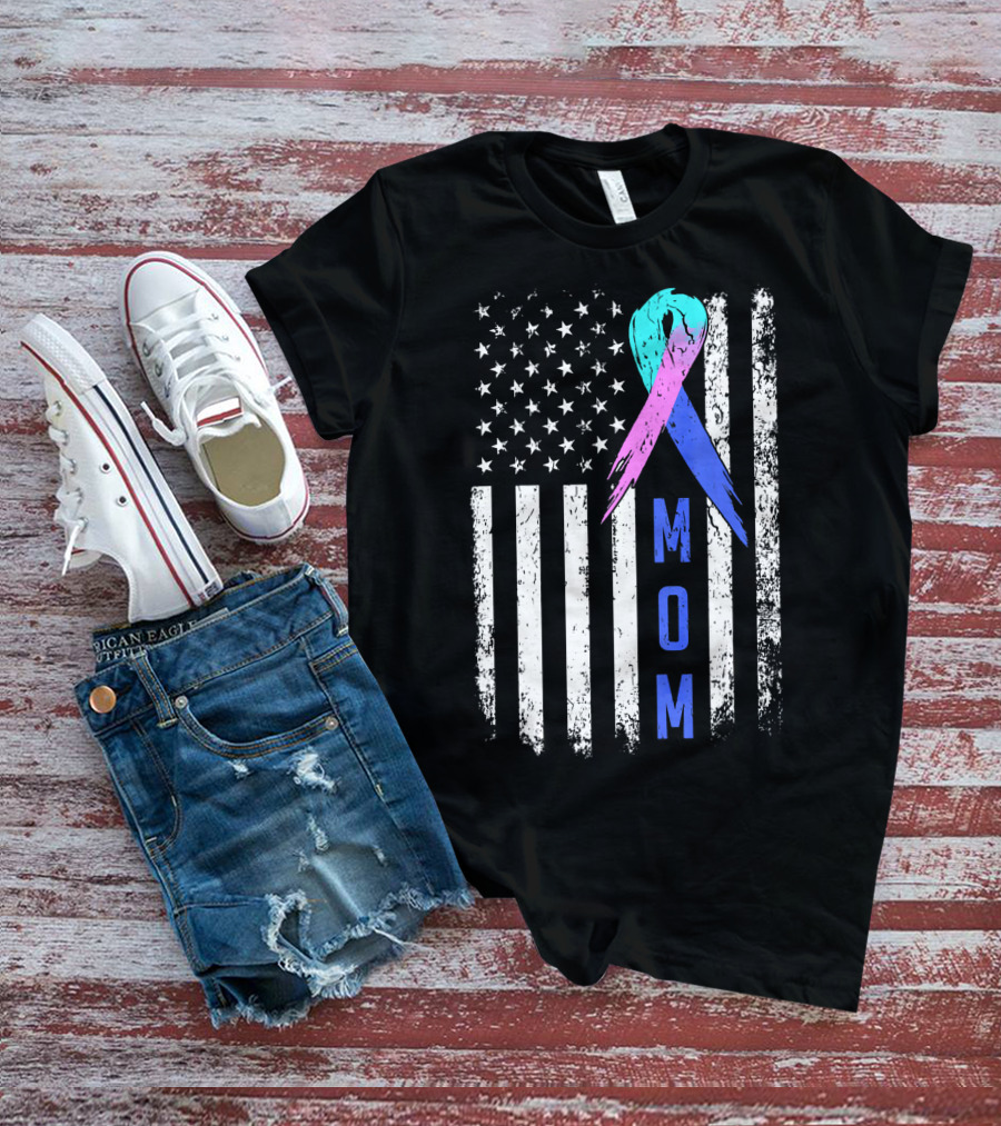 Mom American Flag Thyroid Cancer Awareness T-Shirt