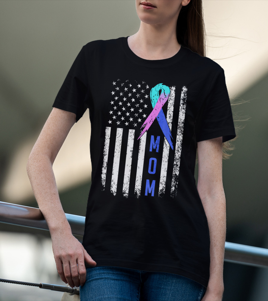 Mom American Flag Thyroid Cancer Awareness T-Shirt