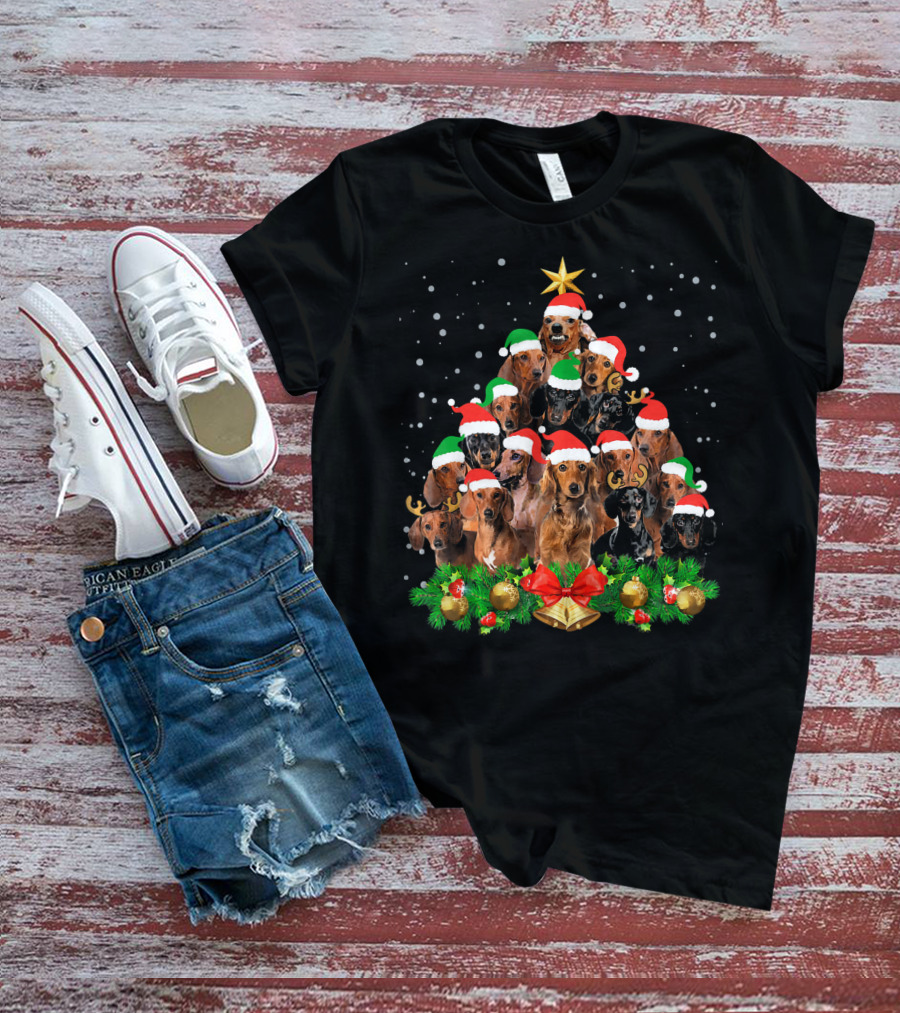 Funny Dachshund Christmas Tree With Santa Hats And Holiday Decorations T-Shirt