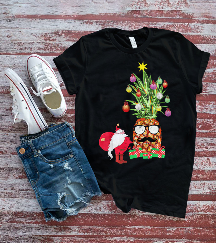 Santa Pineapple Christmas Tree With Gifts And Ornaments T-Shirt