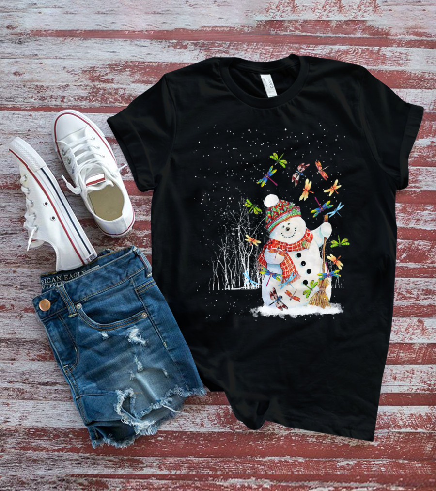 Merry Christmas Dragonfly Snowman In Winter Scene T-Shirt